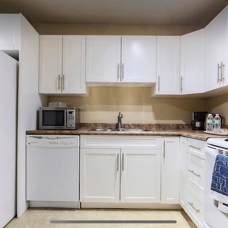 River Valley Minimalist Bachelor Suite Edmonton Exterior photo